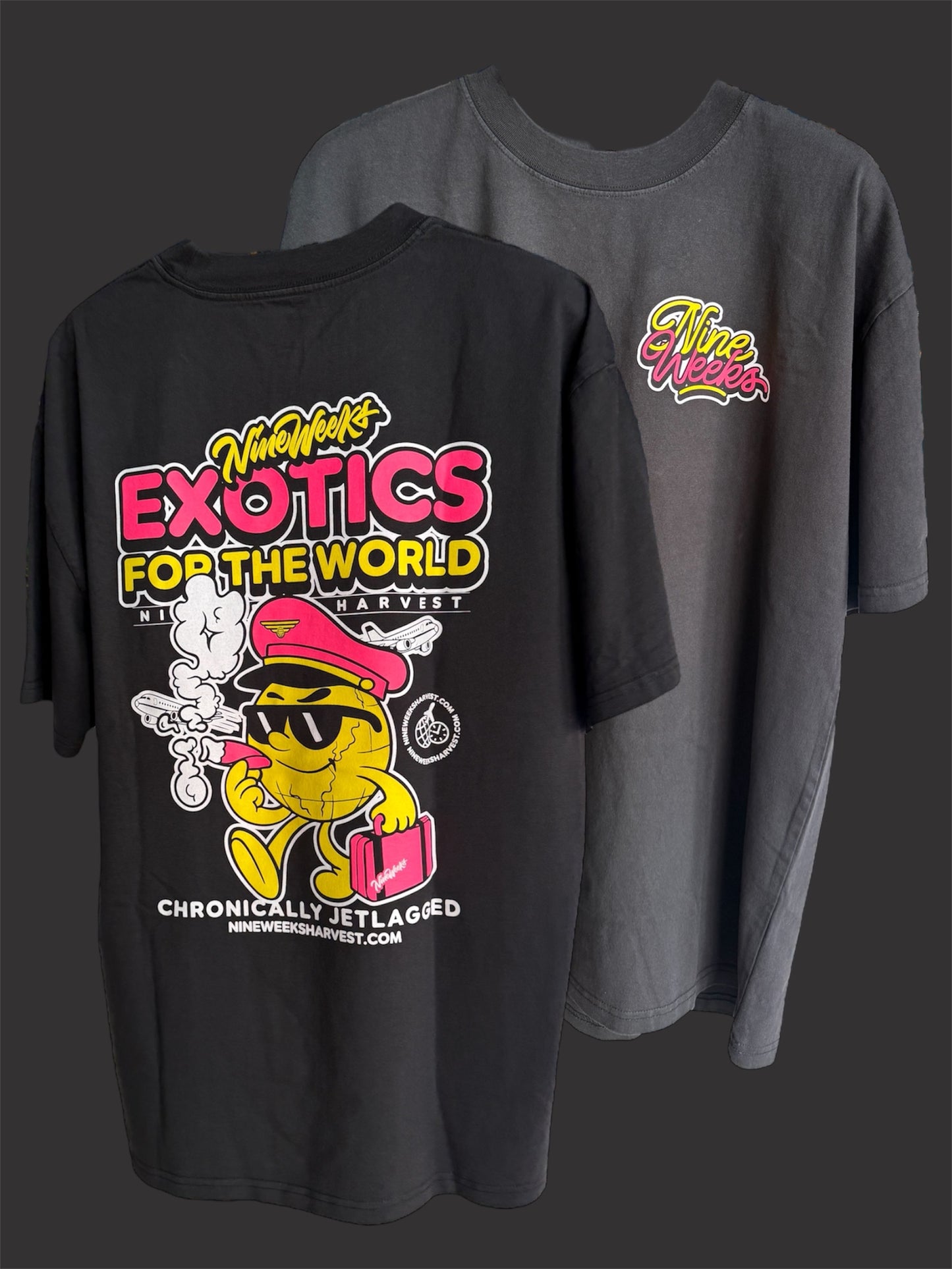 Détail du motif Nine Weeks sur t-shirt noir